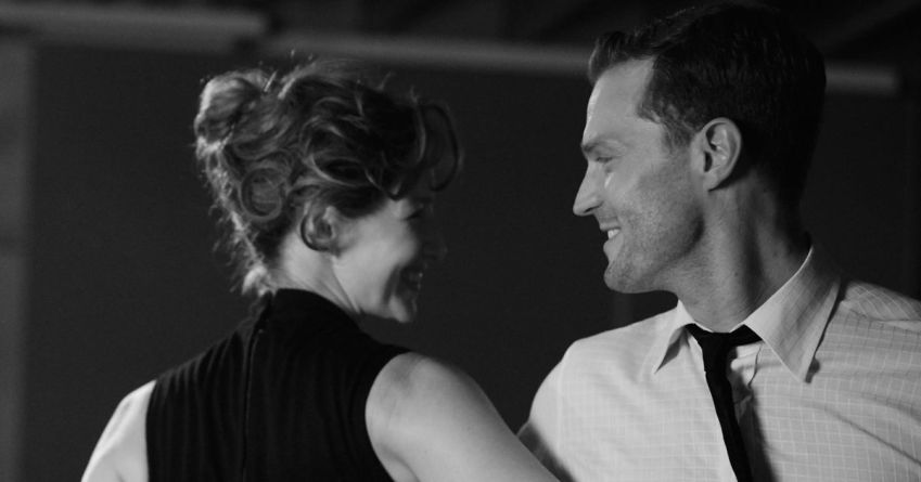 Caitriona Balfe e Jamie Dornan estrelam "Belfast" / Divulgação