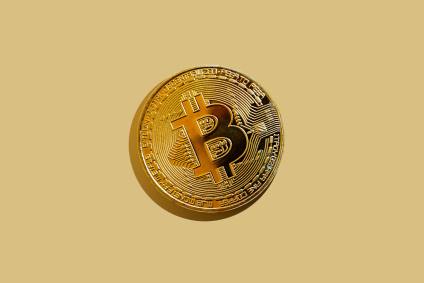 Ilustração física de um bitcoin