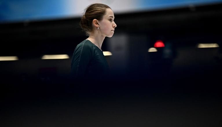 Kamila Valieva, da Rússia, participa de treino de patinação / Anne-Christine/AFP/Getty Images