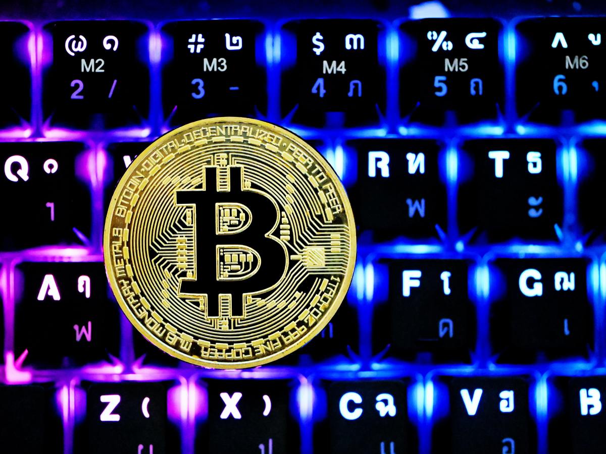 Especialistas se dividem entre otimismo e pessimismo com o mercado de  criptomoedas | CNN Brasil