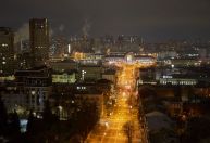 Kiev fica quieta e escura após decreto de toque de recolher noturno