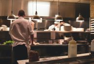 Nos EUA, setor de restaurantes pode nunca se recuperar da Covid, diz associação