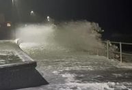 Com ventos de 130 km/h, tempestade Eunice derruba guindaste em hospital da Bélgica