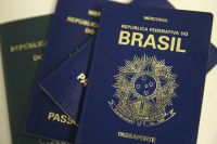 PF ameaça suspender emissão de passaportes por falta de verba