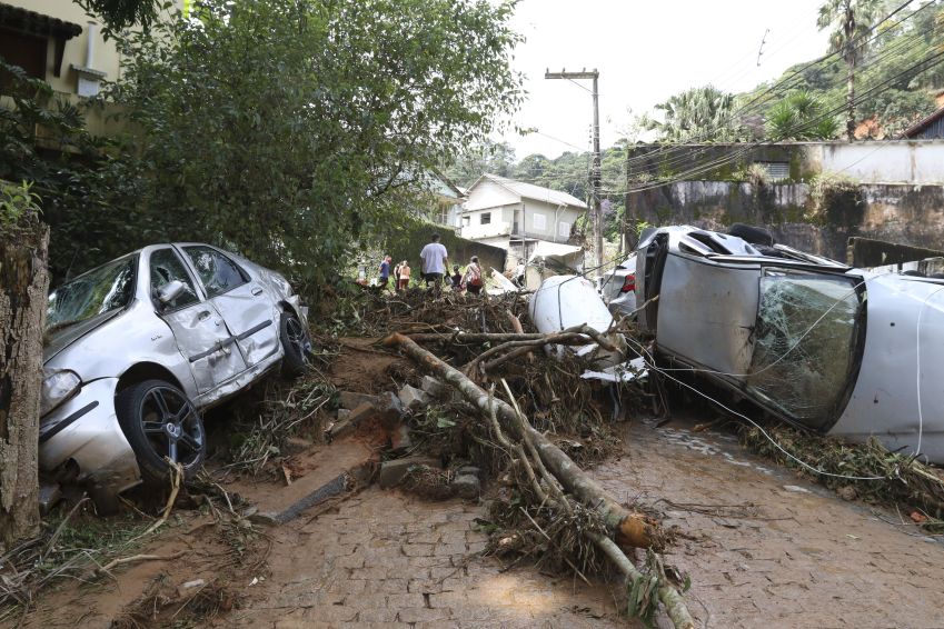 Após as fortes chuvas da última semana, a prefeitura de Petrópolis removeu mais de 200 carros / Tânia Rêgo/Agência Brasil
