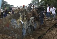 Em meios ao caos, moradores resgataram vítimas antes dos bombeiros em Petrópolis
