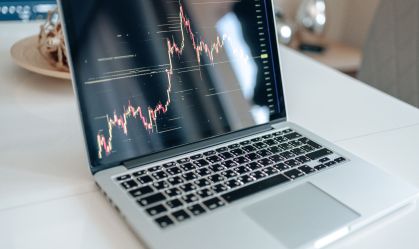 Ibovespa fecha em alta de 0,23% e dólar sobe a R$ 5,13 com Copom e inflação