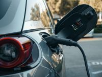Carros híbridos ou elétricos, qual a alternativa mais adequada?