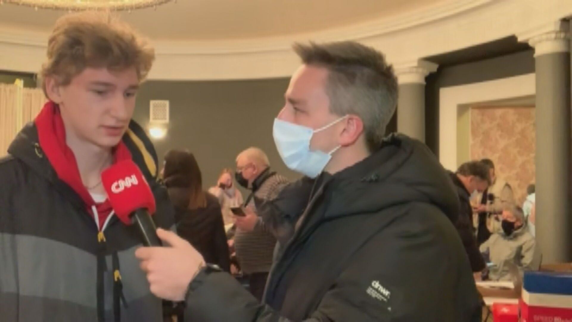 Refugiado conta à CNN como fugiu da Ucrânia