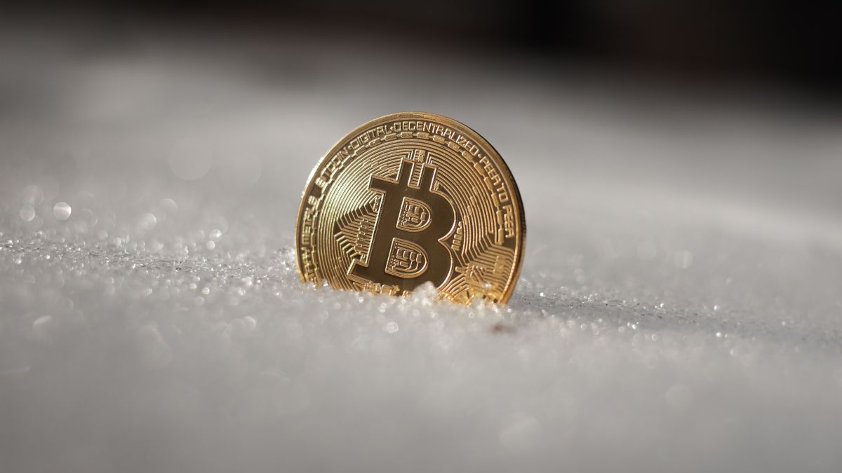 Bitcoin sobe 15% no 1º semestre, mas desaponta investidores | CNN Brasil