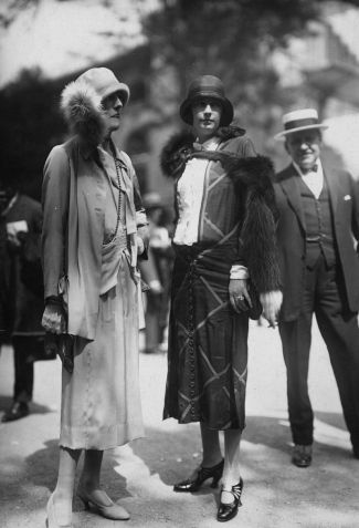 Street style nos anos 1920: mudança no estilo das mulheres/ Getty Images