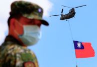EUA realizam sobrevoo no estreito de Taiwan em meio a tensões com a China