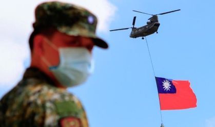 EUA realizam sobrevoo no estreito de Taiwan em meio a tensões com a China