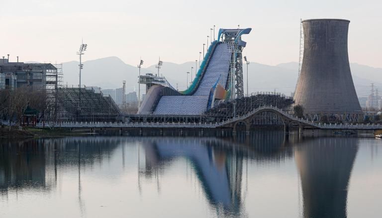 Vista da rampa para os Jogos Olímpicos de Inverno de Pequim 2022 no Parque Industrial Shougang / Fred Lee/Getty Images