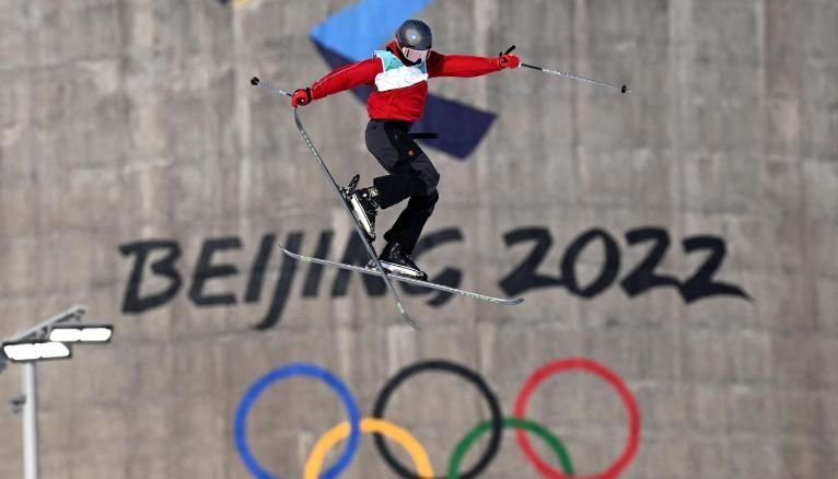 Katie Summerhayes da Grã-Bretanha competindo na segunda-feira (7) / Antonin Thuillier/Getty Images