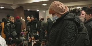 Metrô de Kharkiv virou abrigo improvisado, como flagrou equipe de CNN