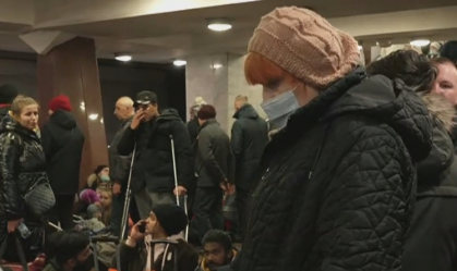 Metrô de Kharkiv virou abrigo improvisado, como flagrou equipe de CNN