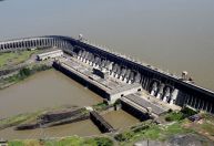 Tratado de Itaipu faz 50 anos nesta quarta (26) com expectativa sobre renegociação de energia produzida
