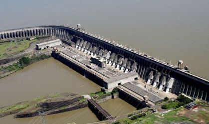 Tratado de Itaipu faz 50 anos nesta quarta (26) com expectativa sobre renegociação de energia produzida