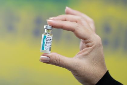 Vacinas da AstraZeneca contra a Covid-19 com fabricação 100% nacional pela Fundação Oswaldo Cruz (Fiocruz)
