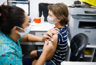 Menos de 50% do público infantil recebeu a primeira dose da vacina contra a Covid