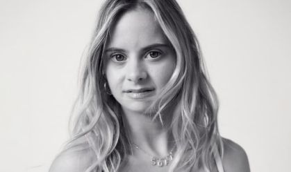 Campanha da Victoria's Secret apresenta primeira modelo com síndrome de Down