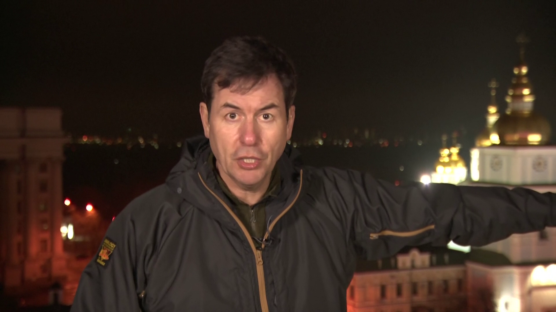 O repórter Matthew Chance, da CNN Internacional, registrou explosões e sirenes de alerta ao vivo, nesta quinta-feira (24), em Kiev