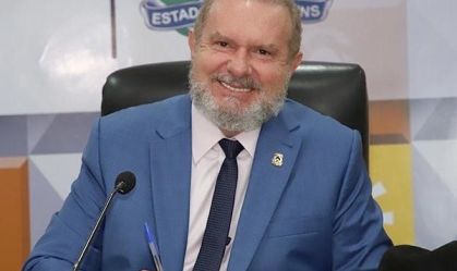 Governador afastado do Tocantins renuncia ao cargo