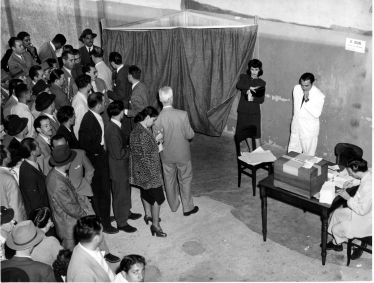 Panorama de uma seção eleitoral no estado de São Paulo na eleição de 1945