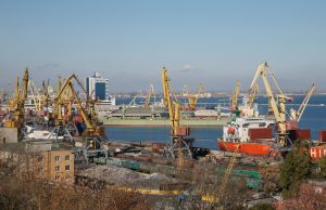 Navios são atingidos por explosões em portos da Ucrânia; ao menos um morre