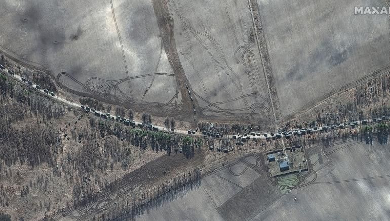 Imagens de satélite da Maxar Technologies mostram o comboio no dia 28 de fevereiro / Foto: Imagens de Satélite/Maxar Technologies