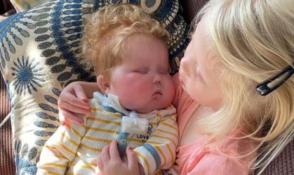 Bebê recebe primeiro transplante de coração e timo, com possível eliminação de remédios