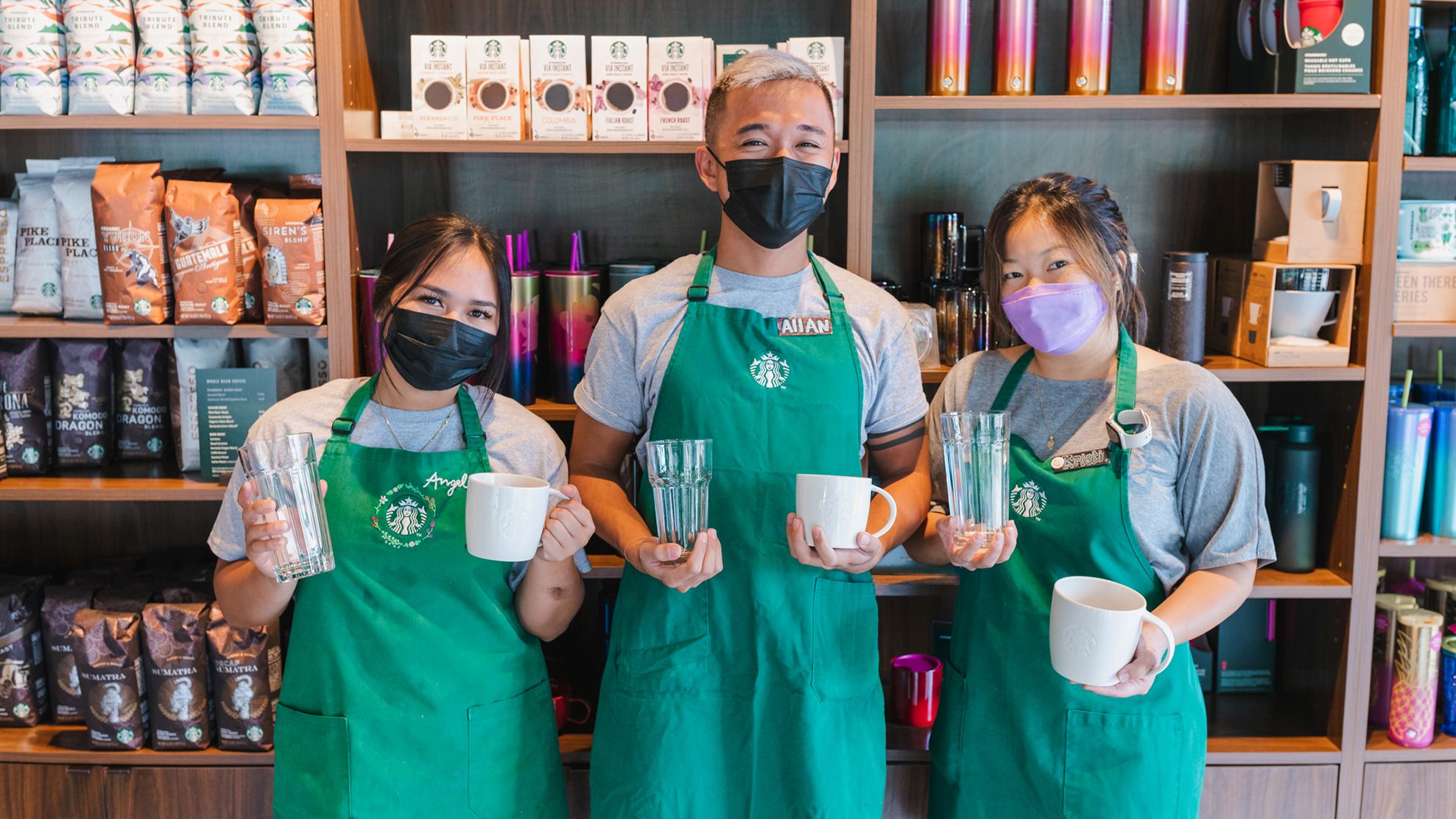 A Starbucks quer que todos os clientes possam usar canecas e copos reutilizáveis ​​em suas lojas / Divulgação/ Starbucks