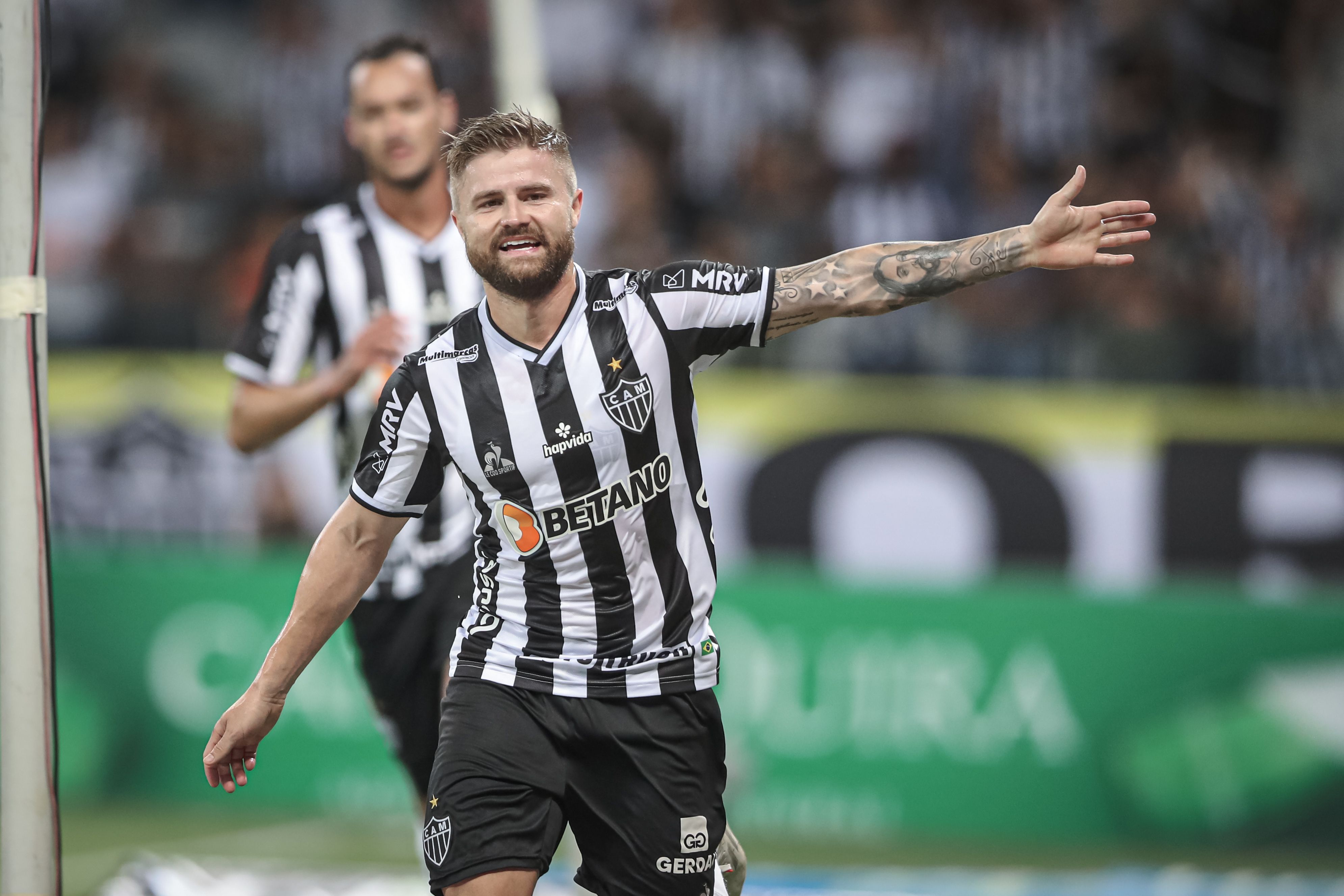 Eduardo Sasha comemora o primeiro gol do Atlético contra a Caldense