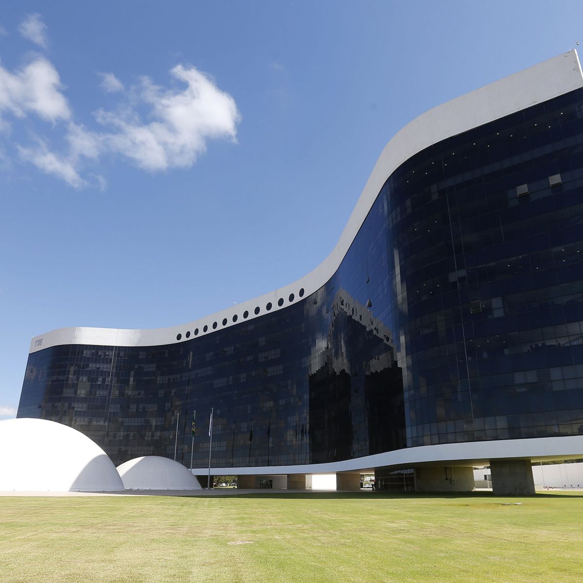 De dentro da cadeia, presos pedem registro de candidatura nas eleições ao  TSE | CNN Brasil