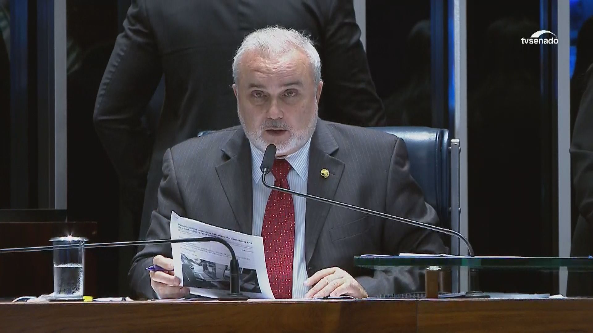 O senador Jean Paul Prates (PT-RN) fala em sessão nesta quinta-feira (10) que aprovou a criação do fundo de estabilização dos combustíveis