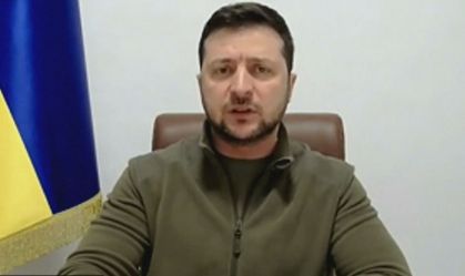 "Aqueles que escolhem a guerra sempre perdem", diz Zelensky ao Parlamento grego