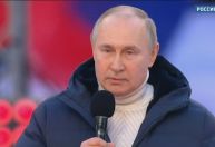 Lutamos na Ucrânia contra genocídio, diz Putin em celebração da anexação da Crimeia
