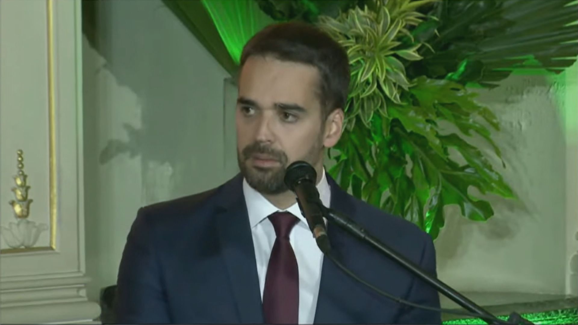 Eduardo Leite (PSDB-RS) transmitiu nesta quinta-feira (31) o cargo de governador para o vice Ranolfo Vieira Júnior.