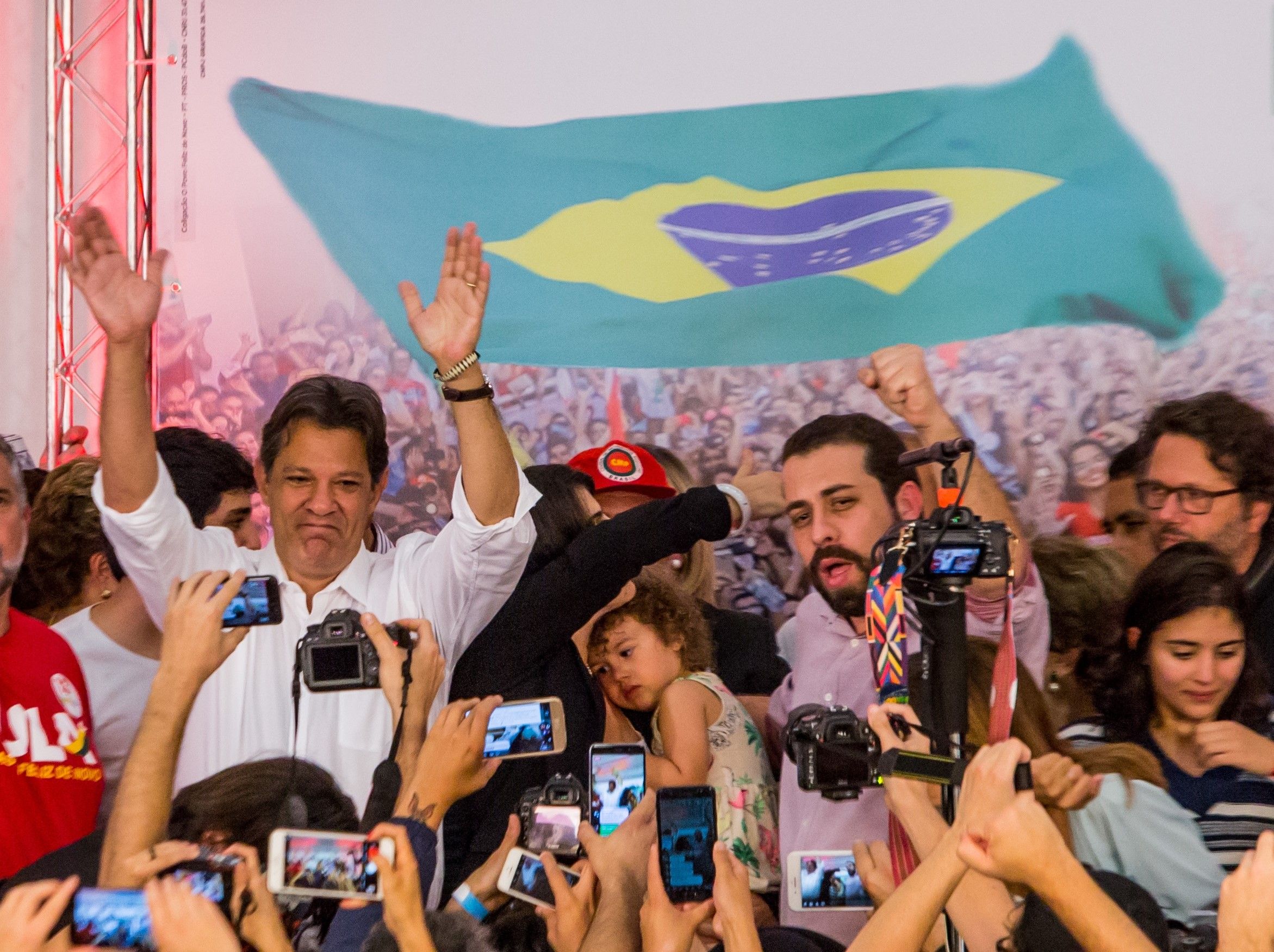 Fernando Haddad e Guilherme Boulos em evento. / Carla Carniel/Anadolu Agency/Getty Images/28.OUT.2018