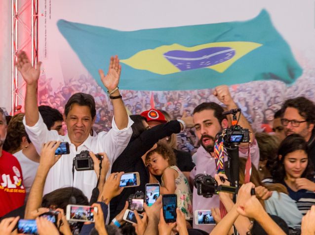 Fernando Haddad e Guilherme Boulos em evento. / Carla Carniel/Anadolu Agency/Getty Images/28.OUT.2018