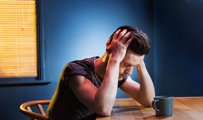 Por que você pode sentir 'ansiedade' durante uma ressaca