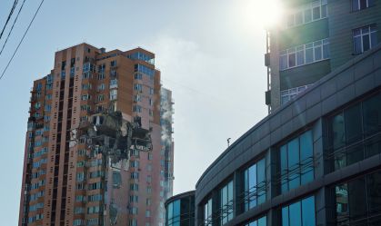 Prédio residencial foi atingido por míssil russo em Kiev