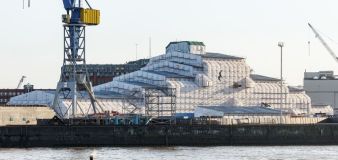 Iate Dilbar, do bilionário russo Alisher Usmanov, em Elbe 17, doca da Alemanha localizada em Hamburgo