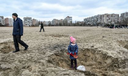 Ukrainians work to support defense of Zaporizhzhia city