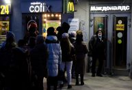 Último dia do McDonald’s na Rússia tem aglomerações e consumidores inconformados