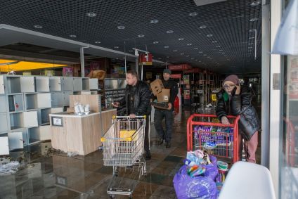 Supermercado em Kharkiv, uma das cidades mais atacadas da Ucrânia