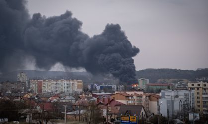 Foguete atinge depósito de petróleo na região de Rivne, na Ucrânia, diz governador