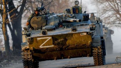 Tanque com a letra Z em Volnovakha, que caiu sob o controle da Rússia
