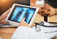 Tosse, febre e suor noturno: saiba como identificar sinais da tuberculose